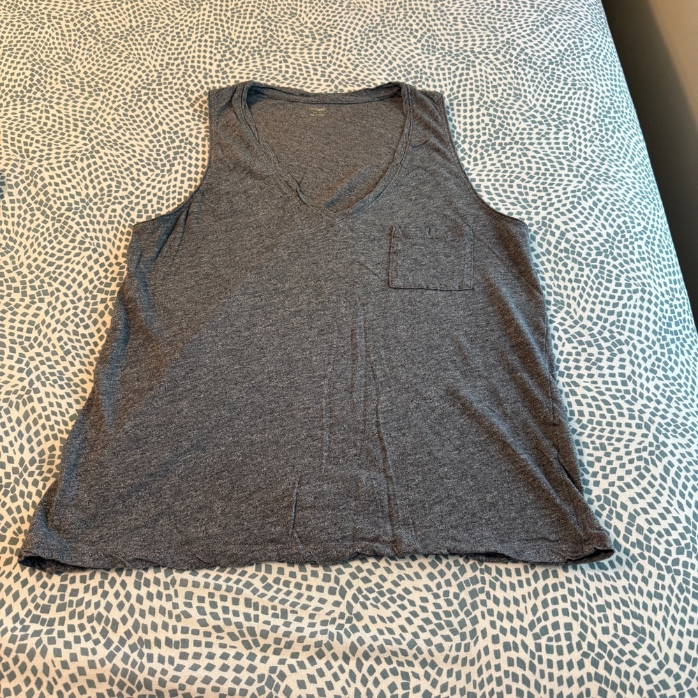 Madewell | V-neck Tank Top with Pocket Detail - Picture 5 of 9